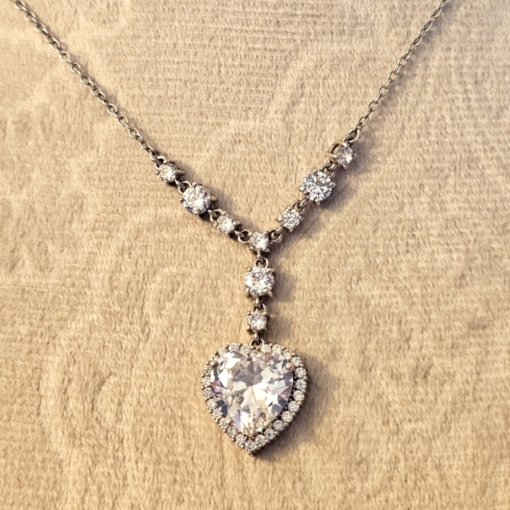 Vtg Elegant Silver CZ Heart Pendant Necklace N2P22